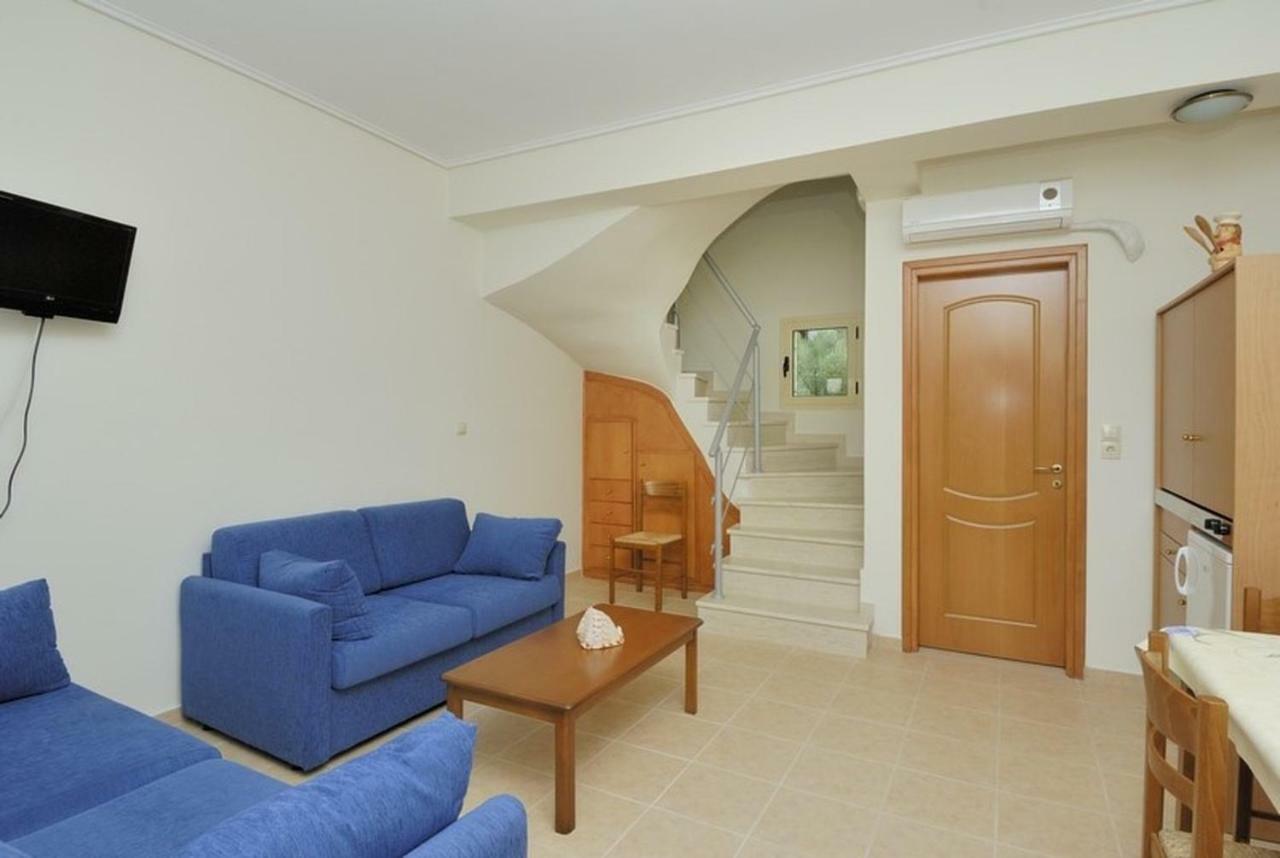 Manoleas Villas - Apartment 2 Stoupa Bagian luar foto